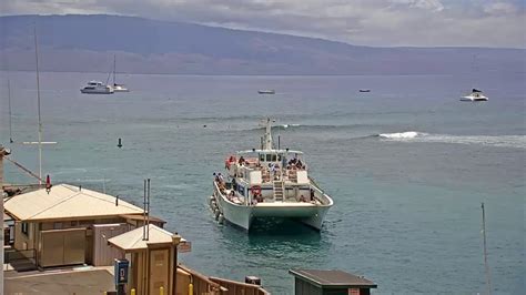 Lahaina Harbor & Breakwall Webcam